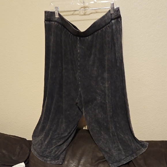 Torrid Charcoal Washed Capris - Picture 3 of 7
